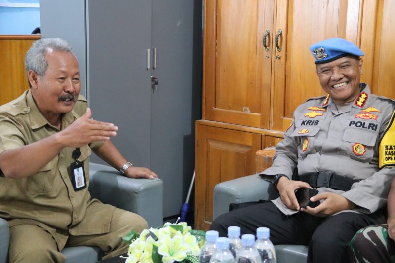 TNI-Polri Beri Sepatu Baru, Siswa SMPN 1 Tanjung Selor Sumringa